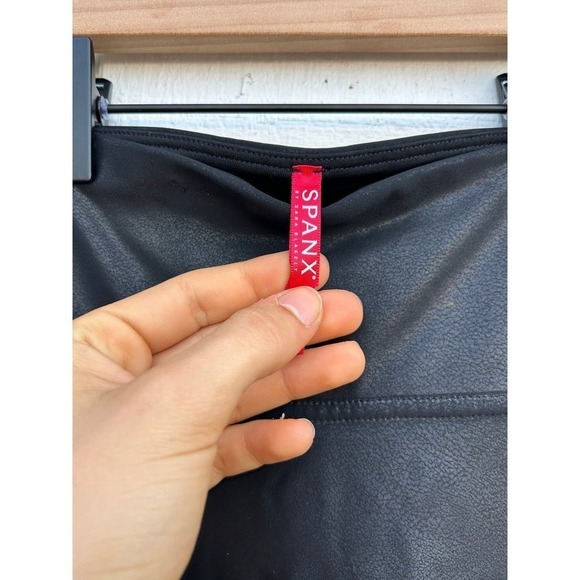 SPANX Women's Black Leather-like leggings, size XS - Picture 6 of 8